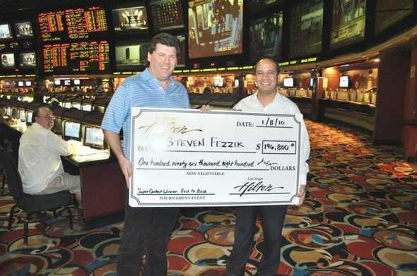 Steve Fezzik vince a Las Vegas